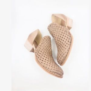 🎉HP🎉NEW Bootie Slayte Slip on Tan Beige Ankle Boot Shoe 8